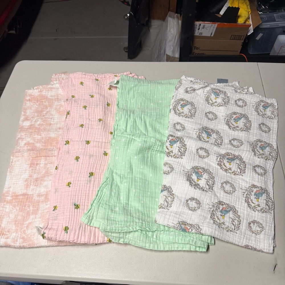 Set of 4 Baby Muslin Swaddle Blankets - Aden + Anais / Cloud Island EUC